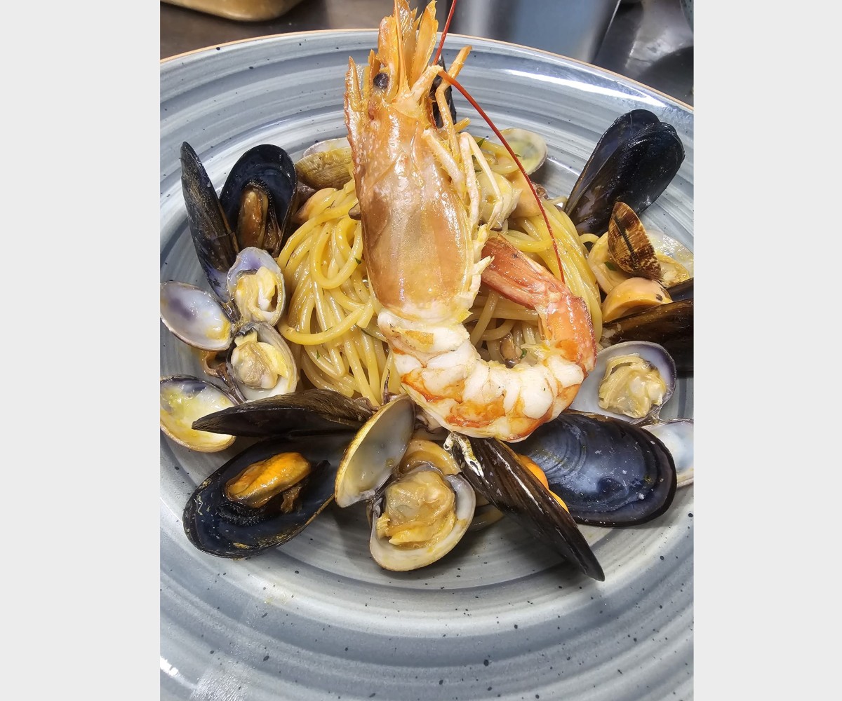 <h6 class='prettyPhoto-title'>SPAGHETTI CON FRUTTI DI MARE</h6>