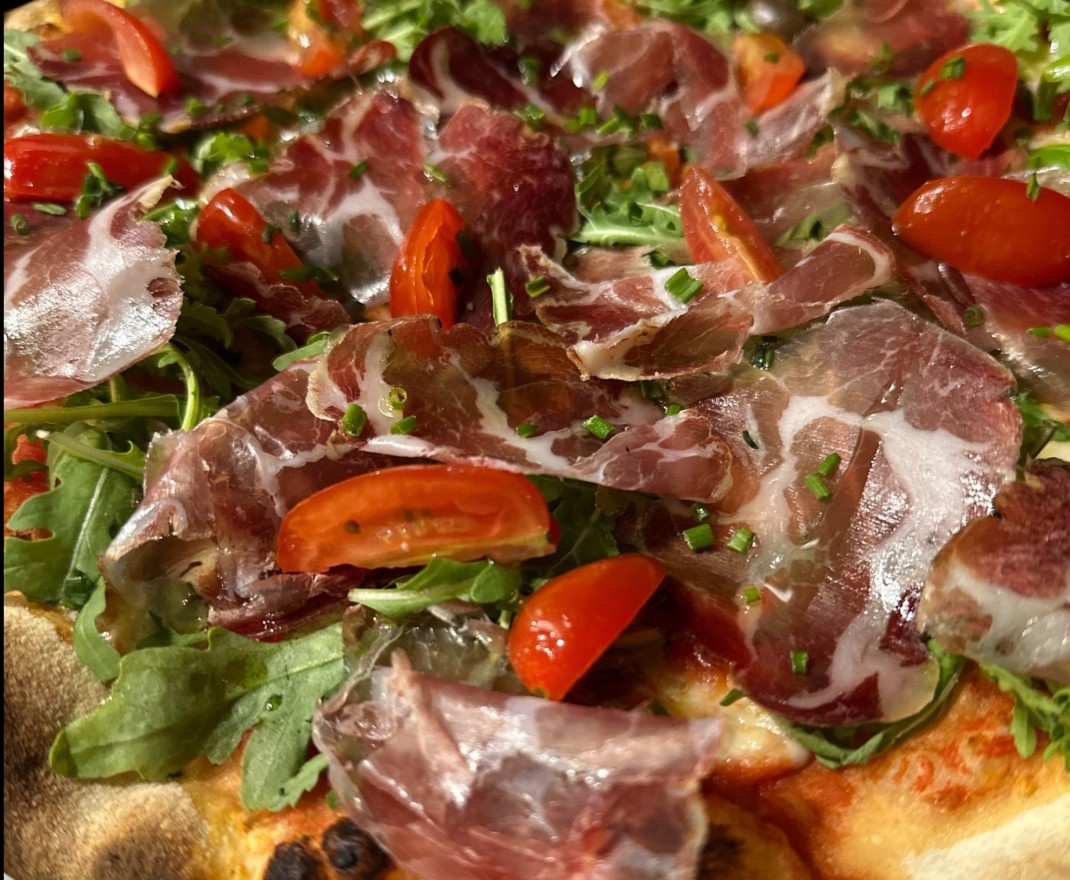 <h6 class='prettyPhoto-title'>Pizza du moment (suggestion du chef)</h6>