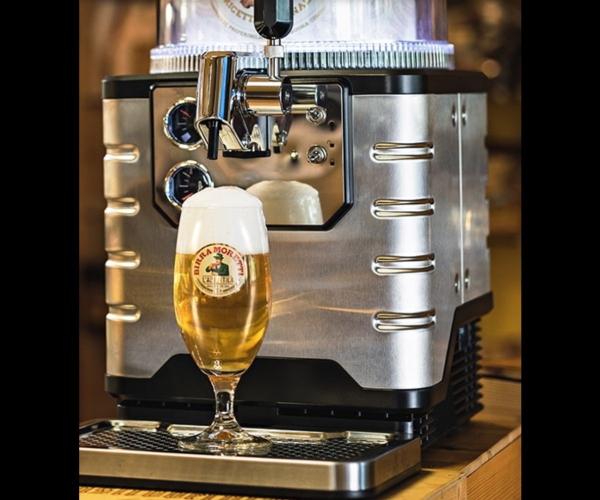 <h6 class='prettyPhoto-title'>Moretti - Frioul 4.6%</h6>