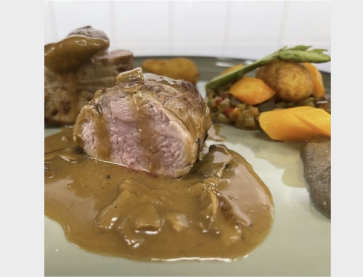 <h3 class='prettyPhoto-title'>Almost veal with porcini mushrooms</h3><br/>
