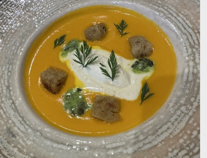 <h6 class='prettyPhoto-title'>Potimarron velouté, parsley croutons, hazelnuts and whipped cream</h6>