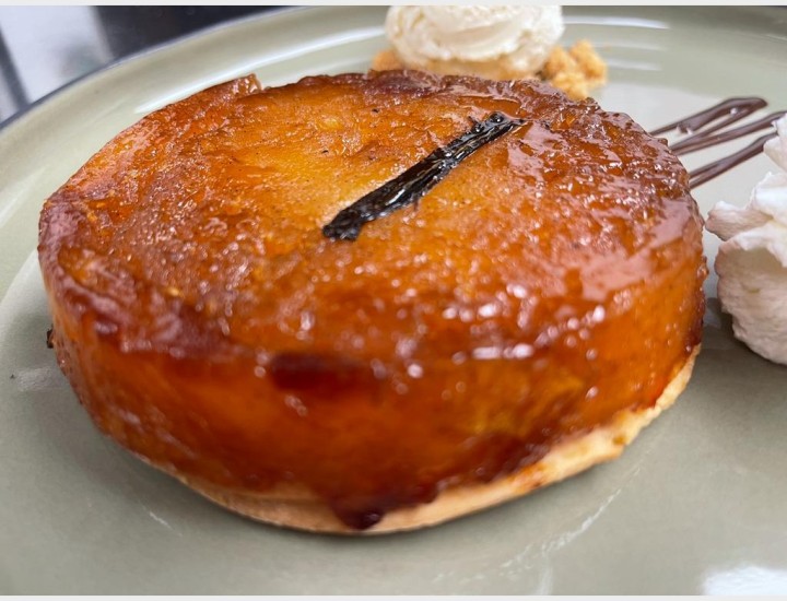 <h6 class='prettyPhoto-title'>Tatin tart with Savoie apples,</h6>