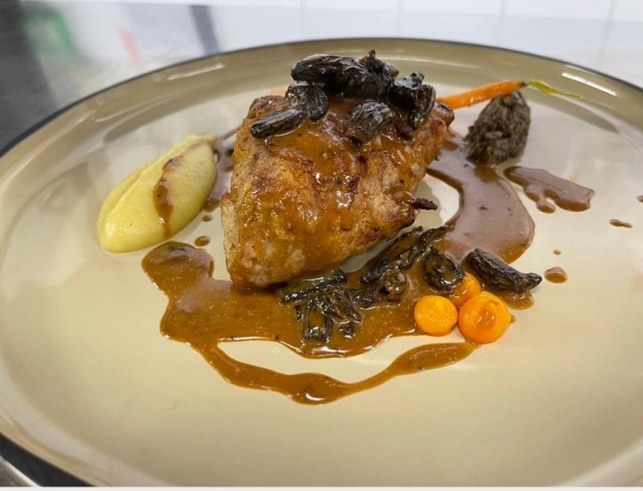 <h6 class='prettyPhoto-title'>The heart of sweetbread with foie gras sauce</h6>