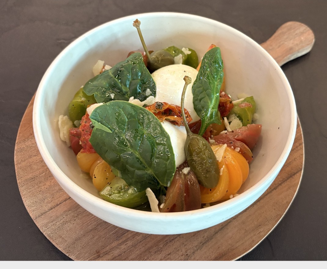 <h6 class='prettyPhoto-title'>Salade Tomates d'antan, burrata</h6>