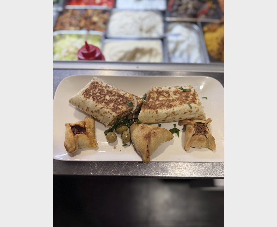<h6 class='prettyPhoto-title'>1 Sandwich + 3 beignets + 1 boisson</h6>