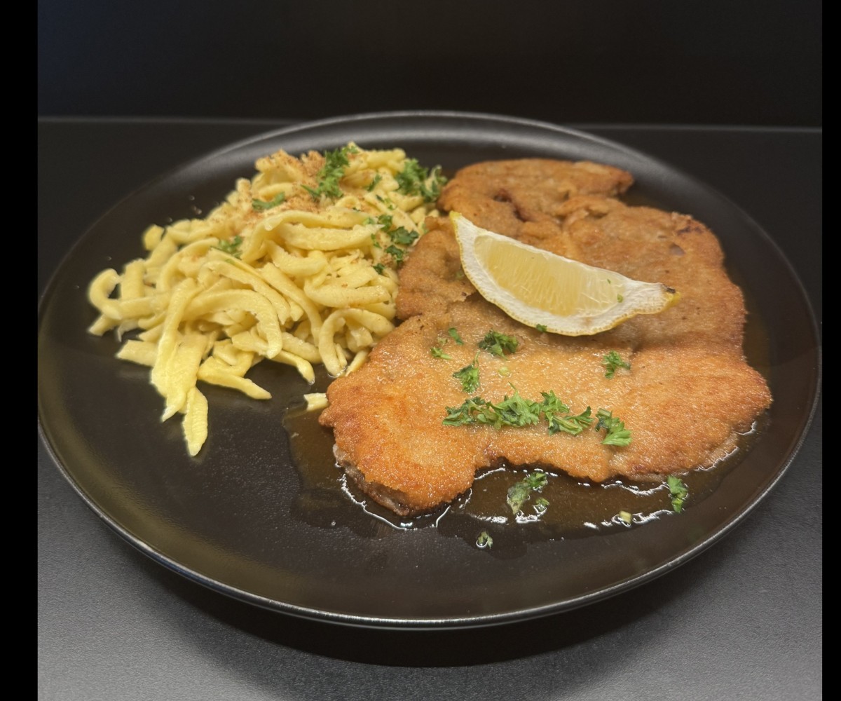 <h6 class='prettyPhoto-title'>Veal schnitzel Viennese style</h6>