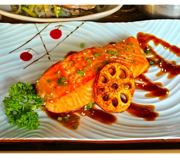 <h6 class='prettyPhoto-title'>N°33, Salmon with homemade sauce</h6>