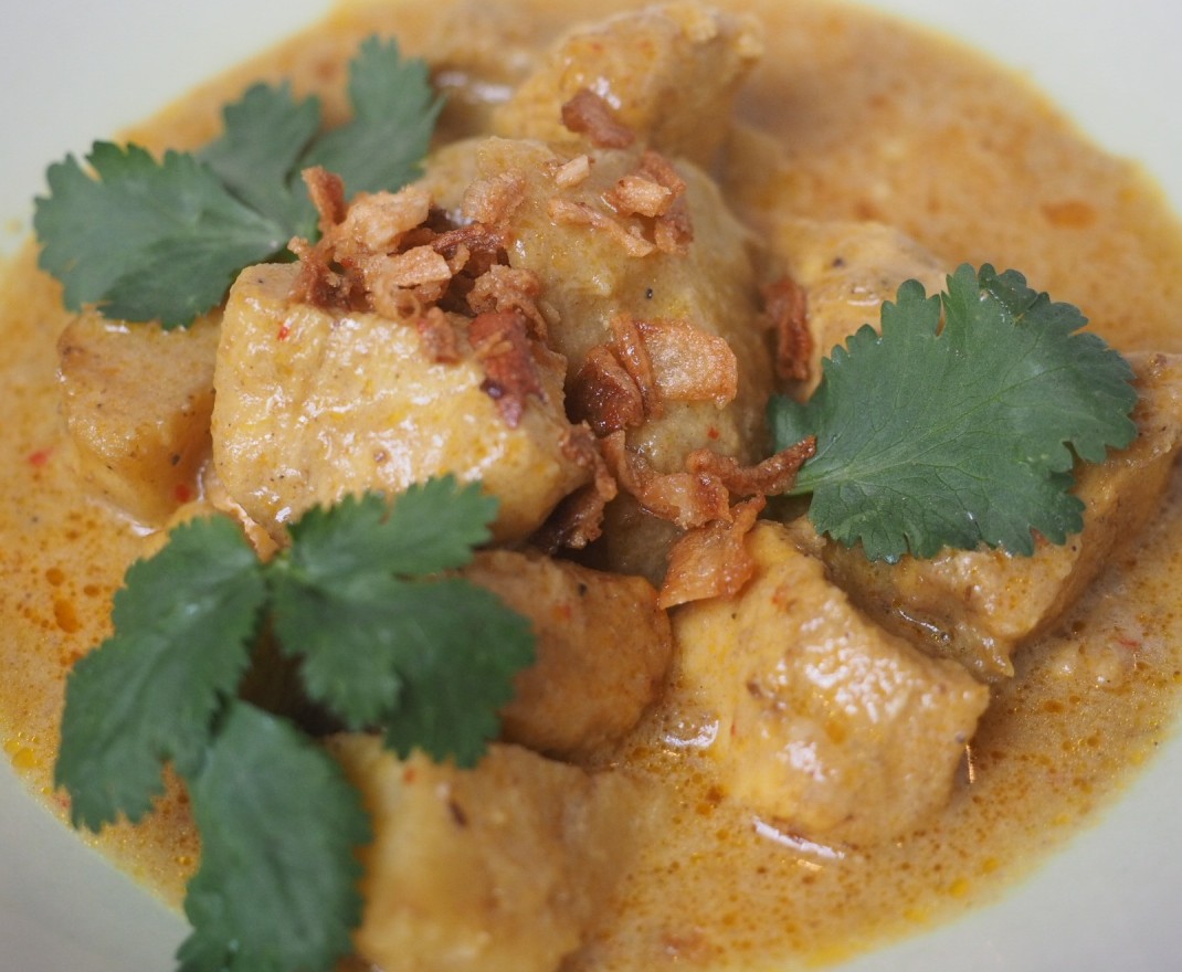 <h6 class='prettyPhoto-title'>Kare Ayam Aceh</h6>