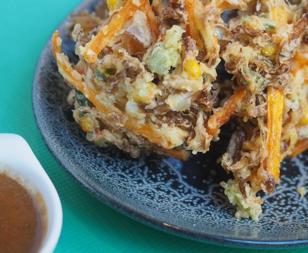 <h6 class='prettyPhoto-title'>Bakwan Sayur</h6>