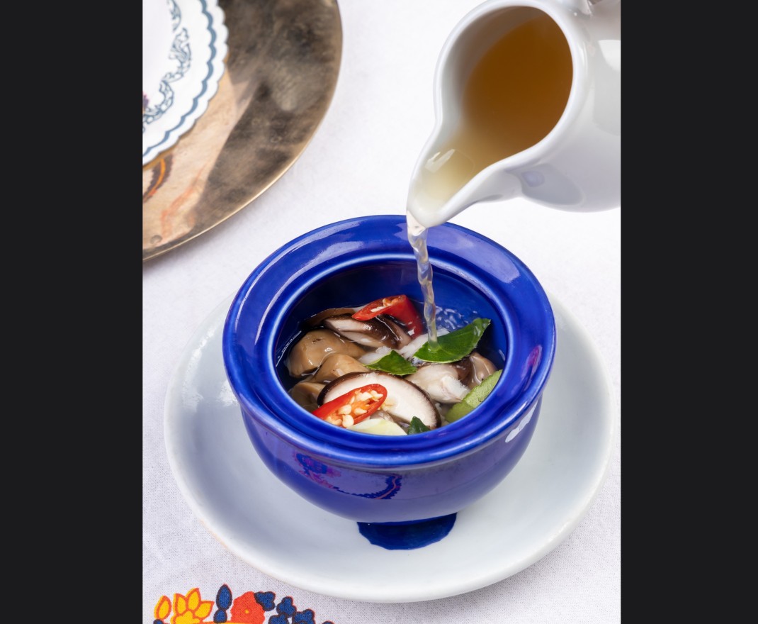 <h3 class='prettyPhoto-title'> SMOKED COCONUT MUSROOM TRIO SOUP </h3>