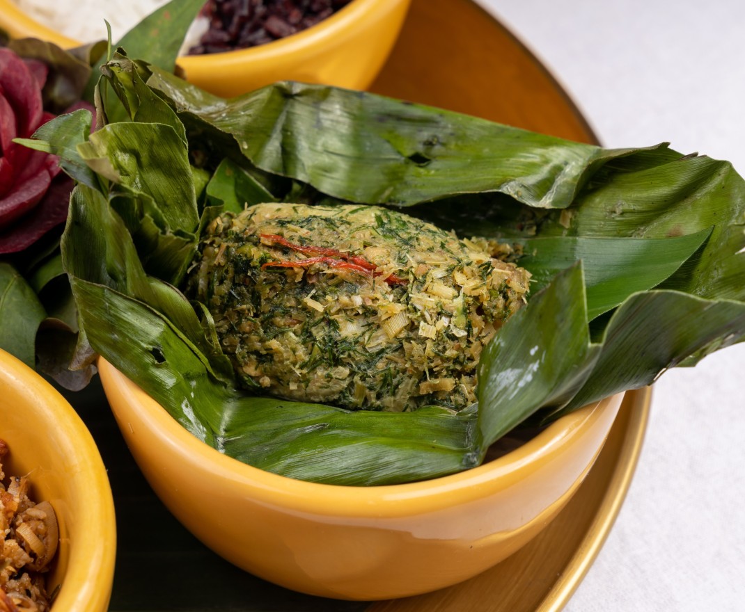 <h3 class='prettyPhoto-title'> BANANA LEAF SILVER POMFRET</h3>