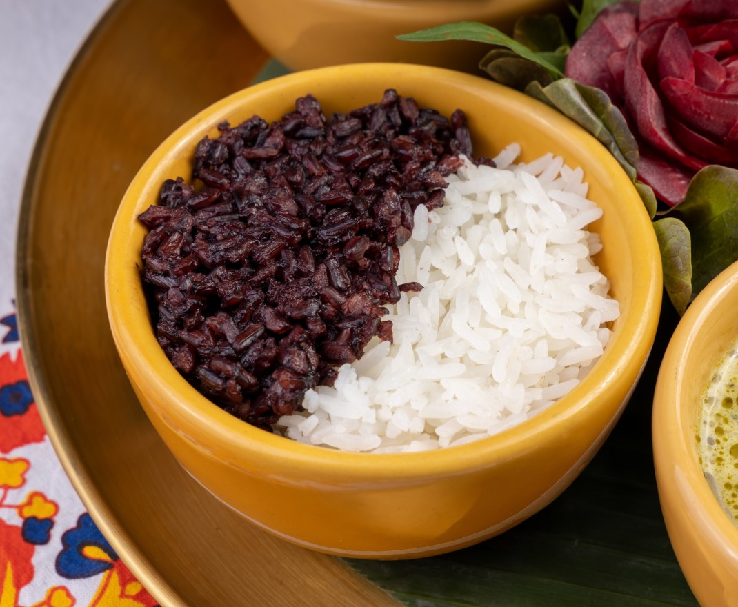 <h3 class='prettyPhoto-title'>SRI SAKET JASMINE RICE & BLACK ORGANIC JASMINE RICE</h3>