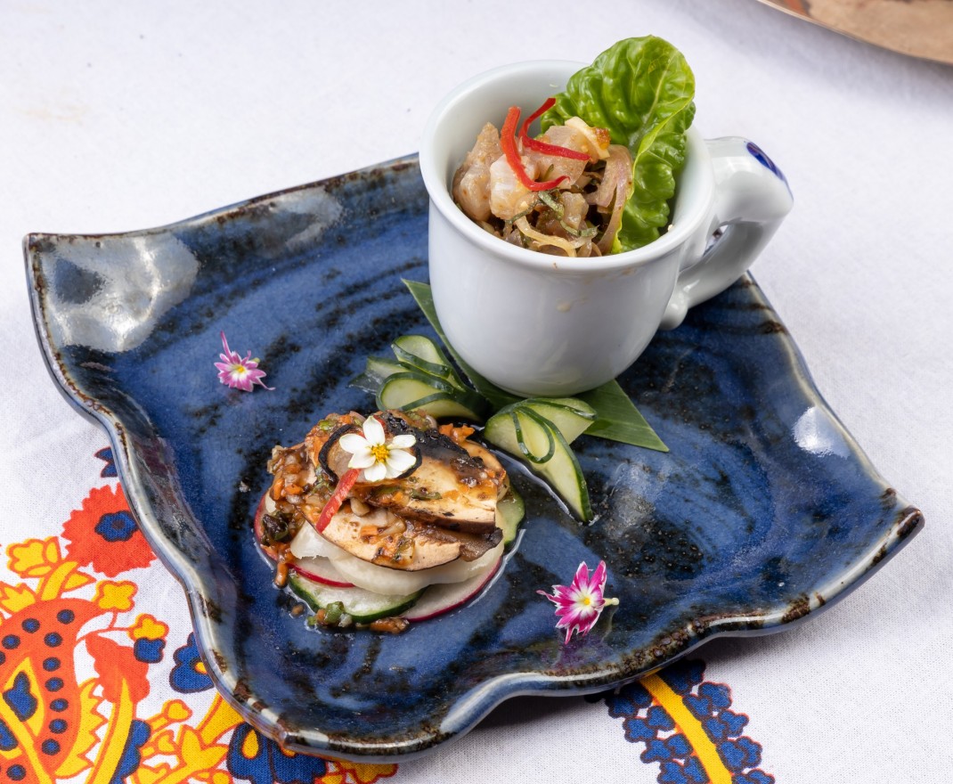 <h3 class='prettyPhoto-title'>MUSHROOMS CARPACCIO / 2 SEAS BLACK TARTAR</h3>