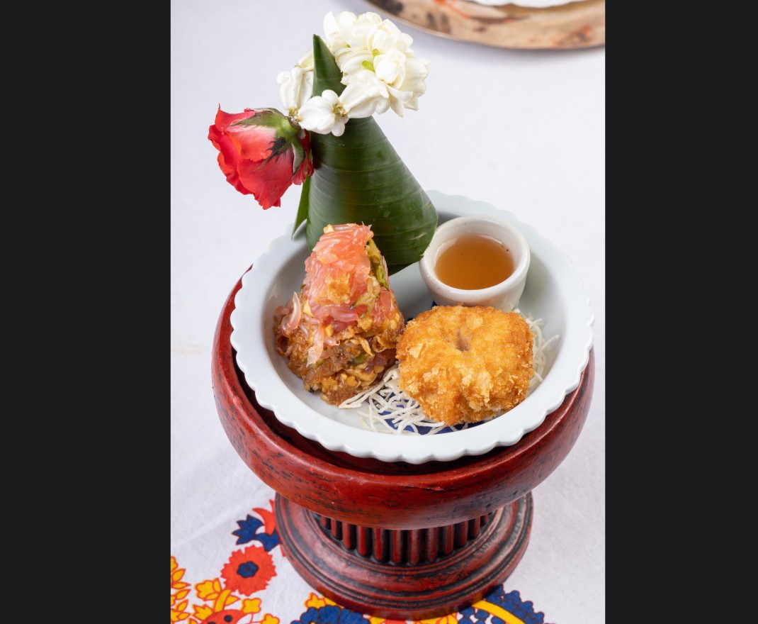 <h3 class='prettyPhoto-title'>PINK POMELO SALAD PRAWN CAKE </h3>
