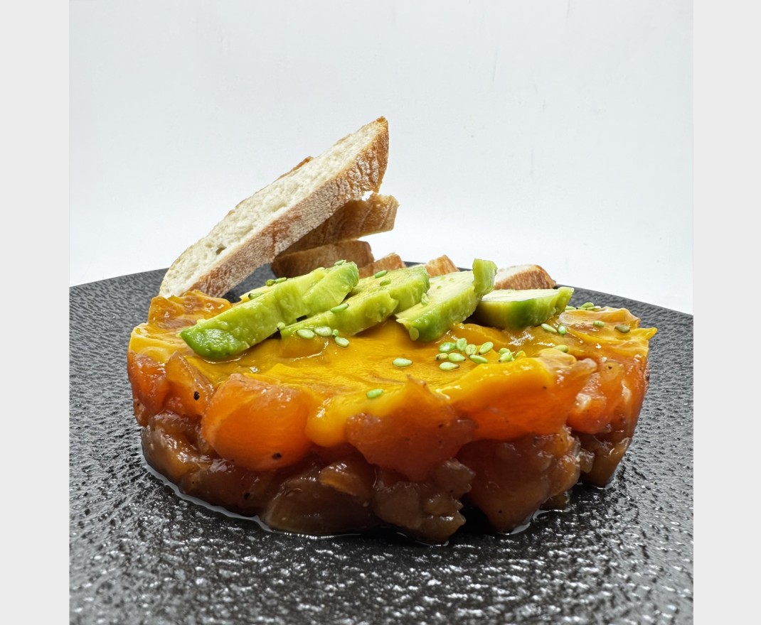 <h6 class='prettyPhoto-title'>Tartar de Salmón</h6>