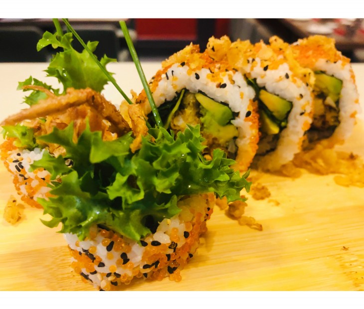 <h6 class='prettyPhoto-title'>SOFTSHELL CRAB ROLL</h6>