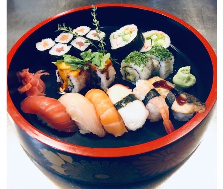 <h6 class='prettyPhoto-title'>MIXED SUSHI 18p (For 1 person)</h6>
