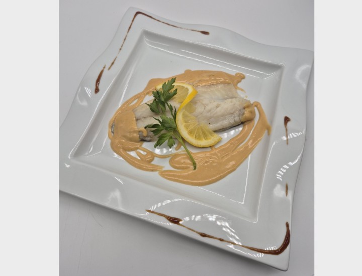 <h6 class='prettyPhoto-title'>Wolfsbarschfilet, Flusskrebscreme mit Eisenkrautbeeren </h6>