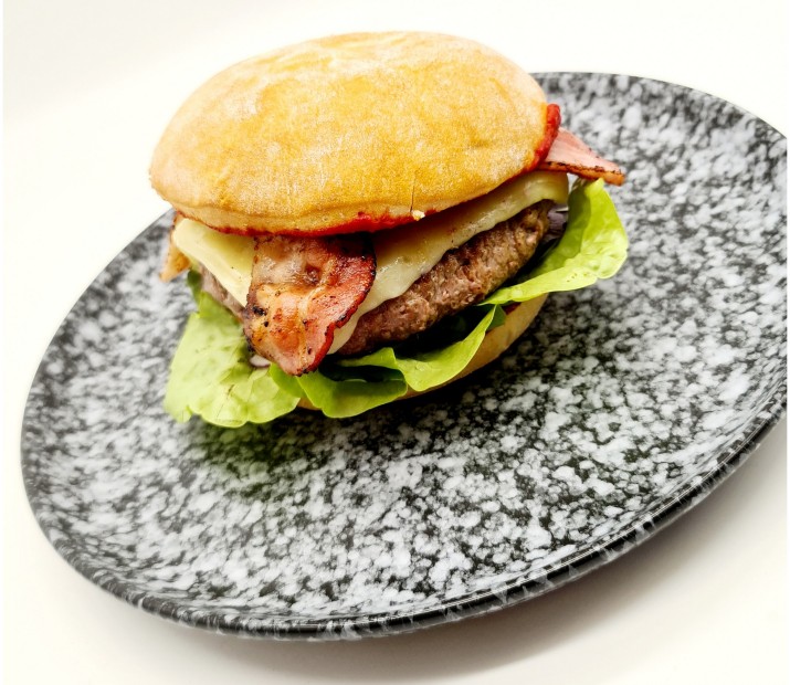 <h6 class='prettyPhoto-title'>Burger from the Fabrique, Charolais meat 180g and Cantal PDO</h6>
