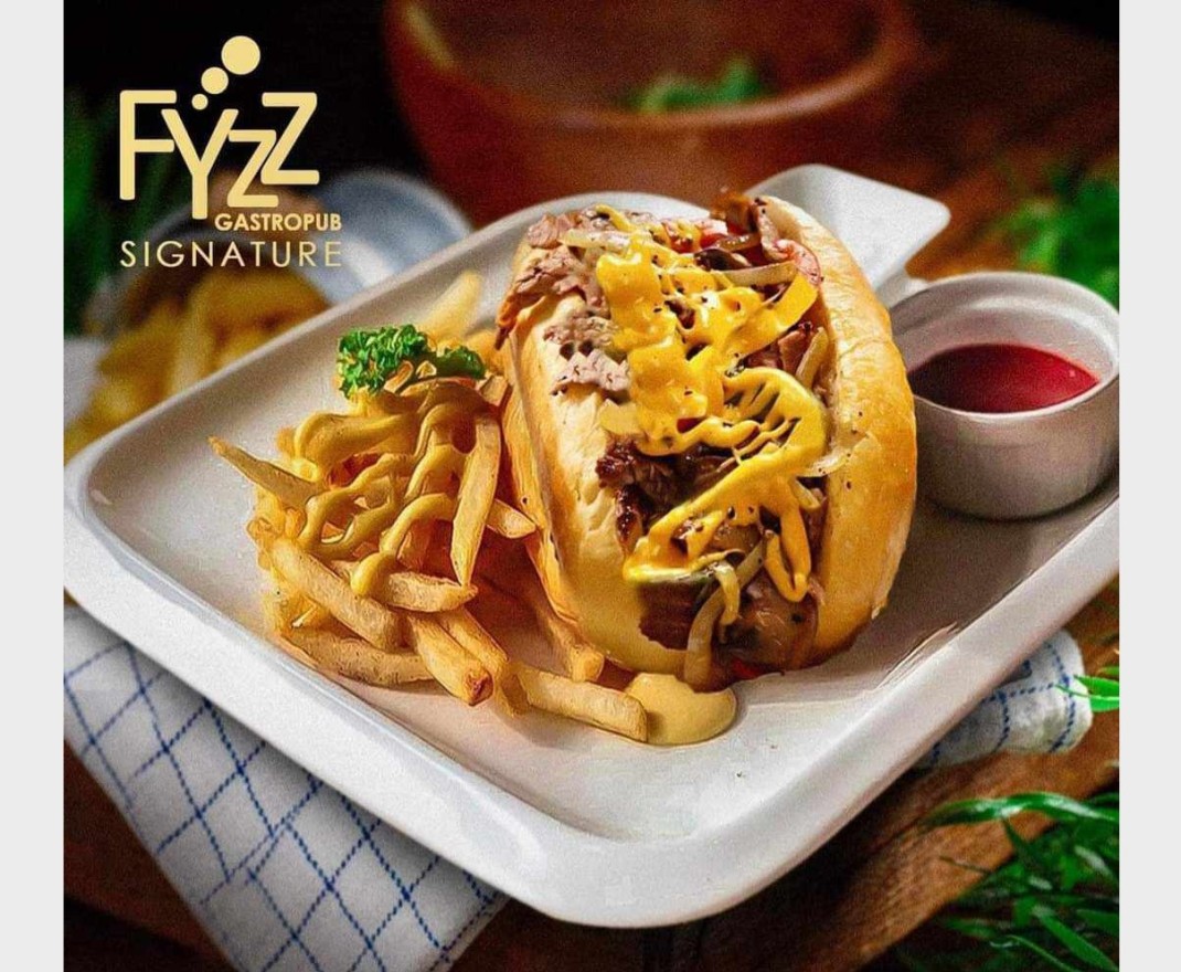 <h3 class='prettyPhoto-title'>PHILLY CHEESSE STEAK</h3>