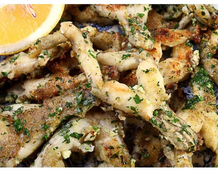 <h6 class='prettyPhoto-title'>Fried frog legs with parsley butter</h6>
