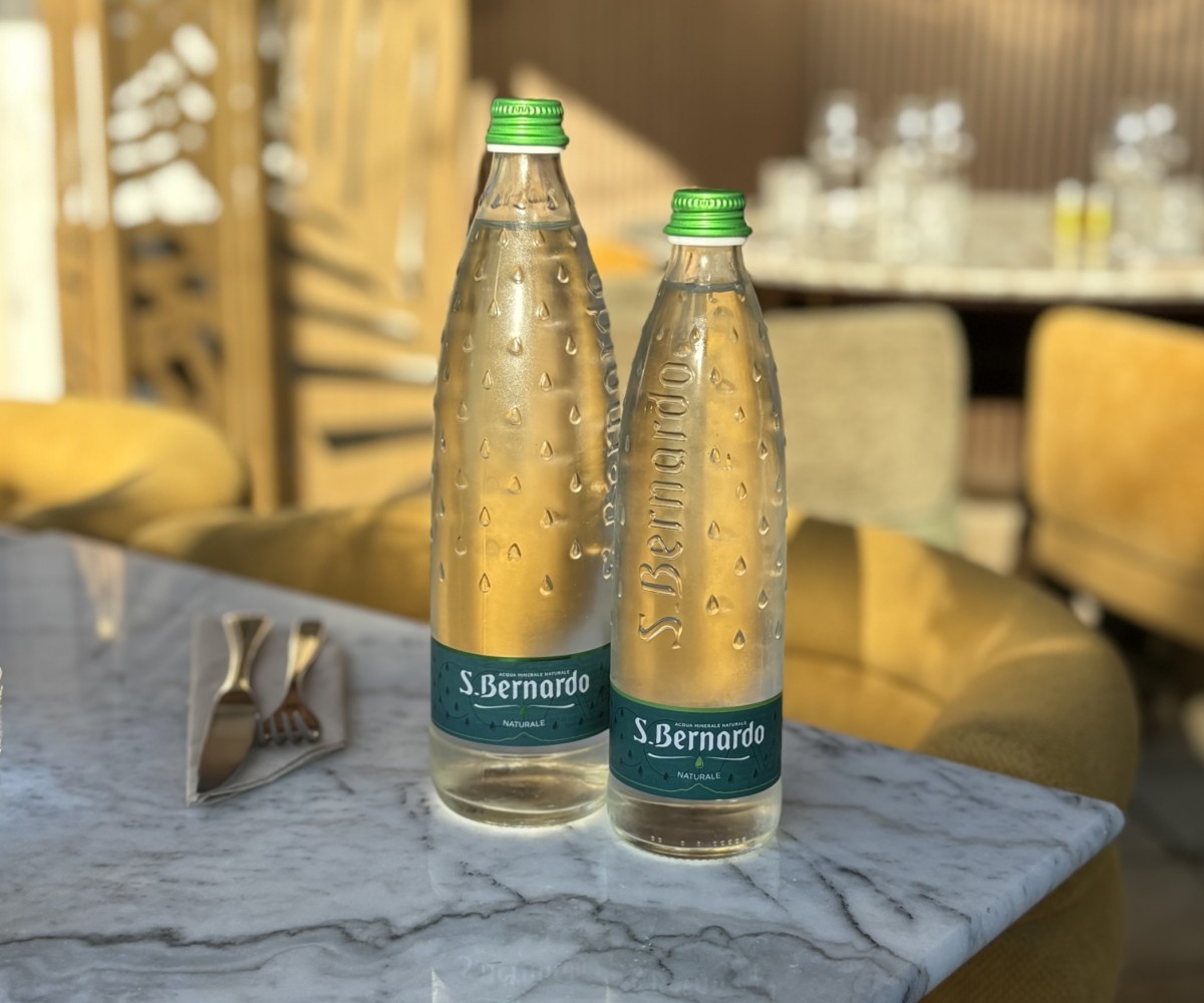 <h3 class='prettyPhoto-title'>Eau plate</h3>