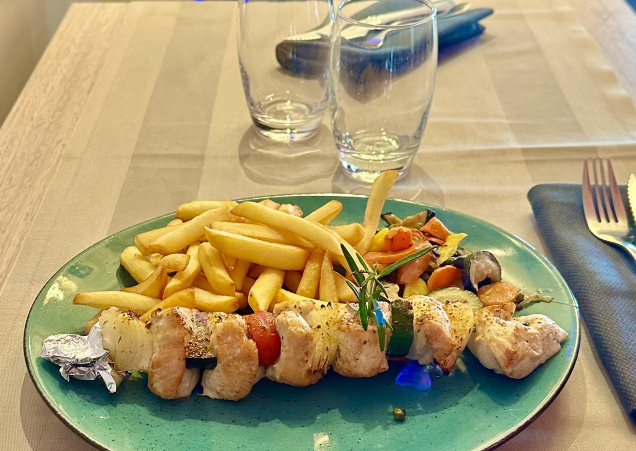 <h6 class='prettyPhoto-title'>Spieß mit mariniertem Hähnchenfleisch, flambiert mit Rosmarin</h6>