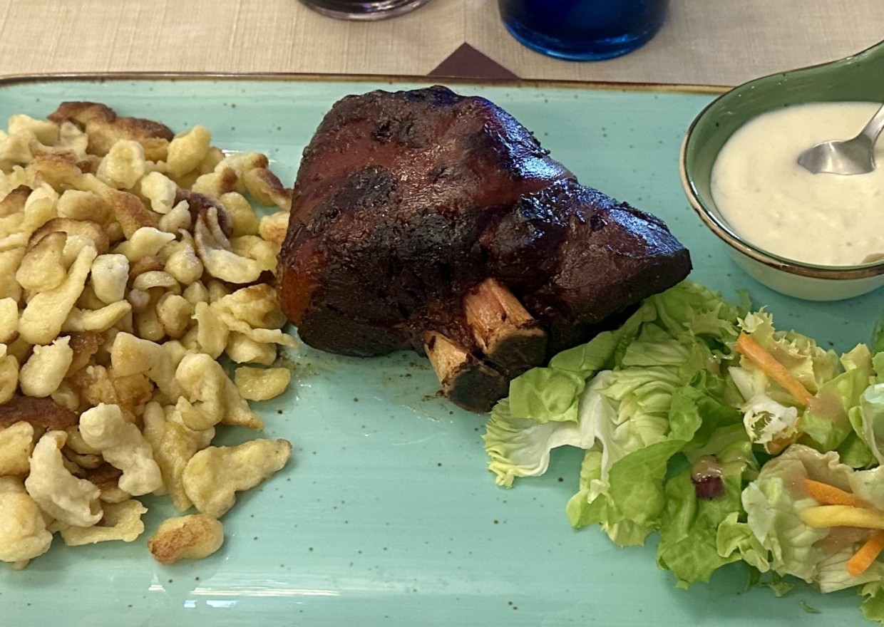 <h6 class='prettyPhoto-title'>Jarret de porc braisé au raifort (Attente 15 min)</h6>