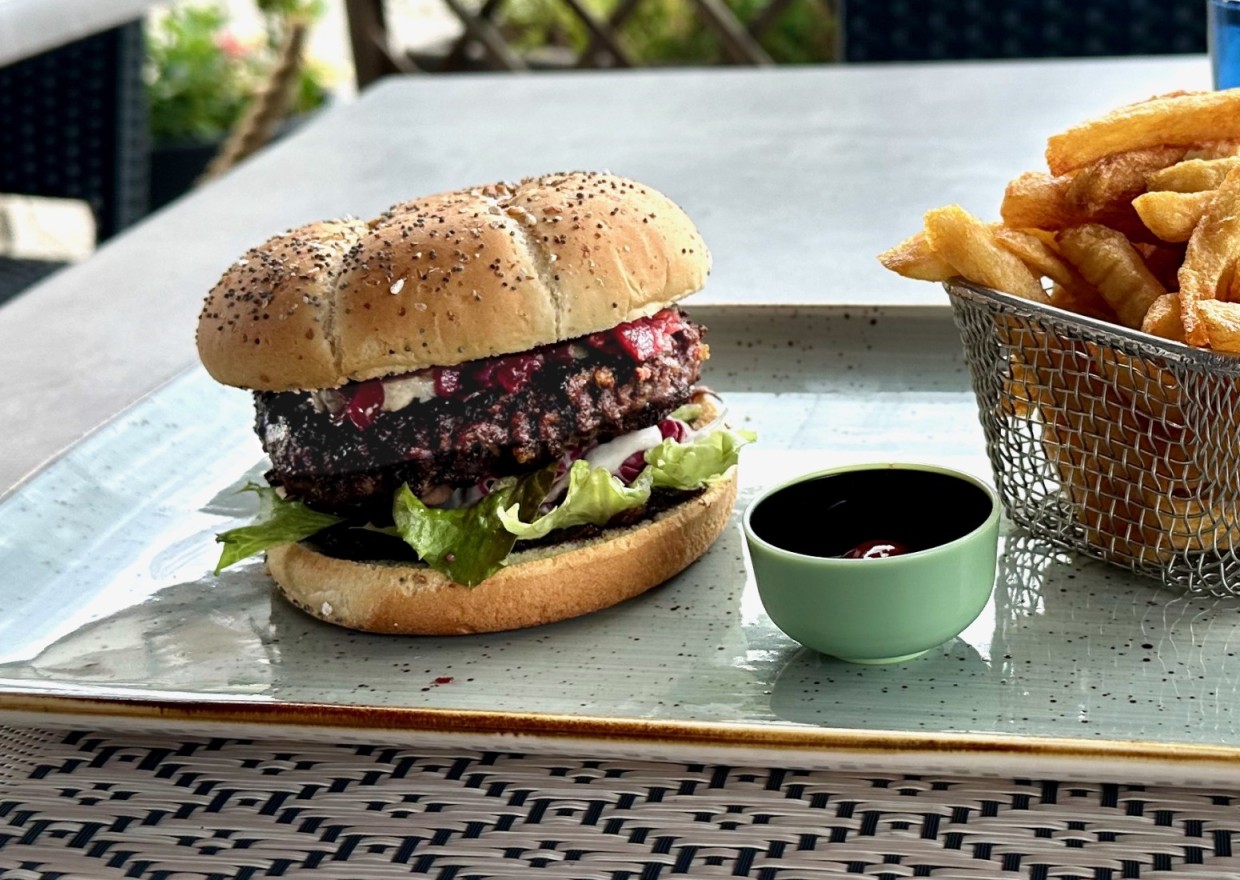 <h6 class='prettyPhoto-title'>Burger CG</h6>