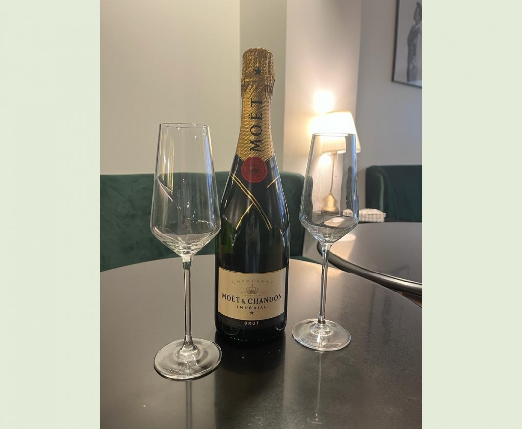 <h6 class='prettyPhoto-title'>MOET AND CHANDON IMPERIAL bottle</h6>