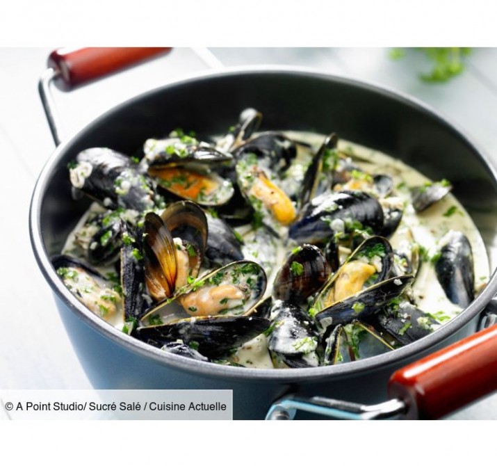 <h3 class='prettyPhoto-title'>Mussels with cream</h3><br/>Homemade fried mussels, white wine, cream, onions, shallots, garlic, parsley