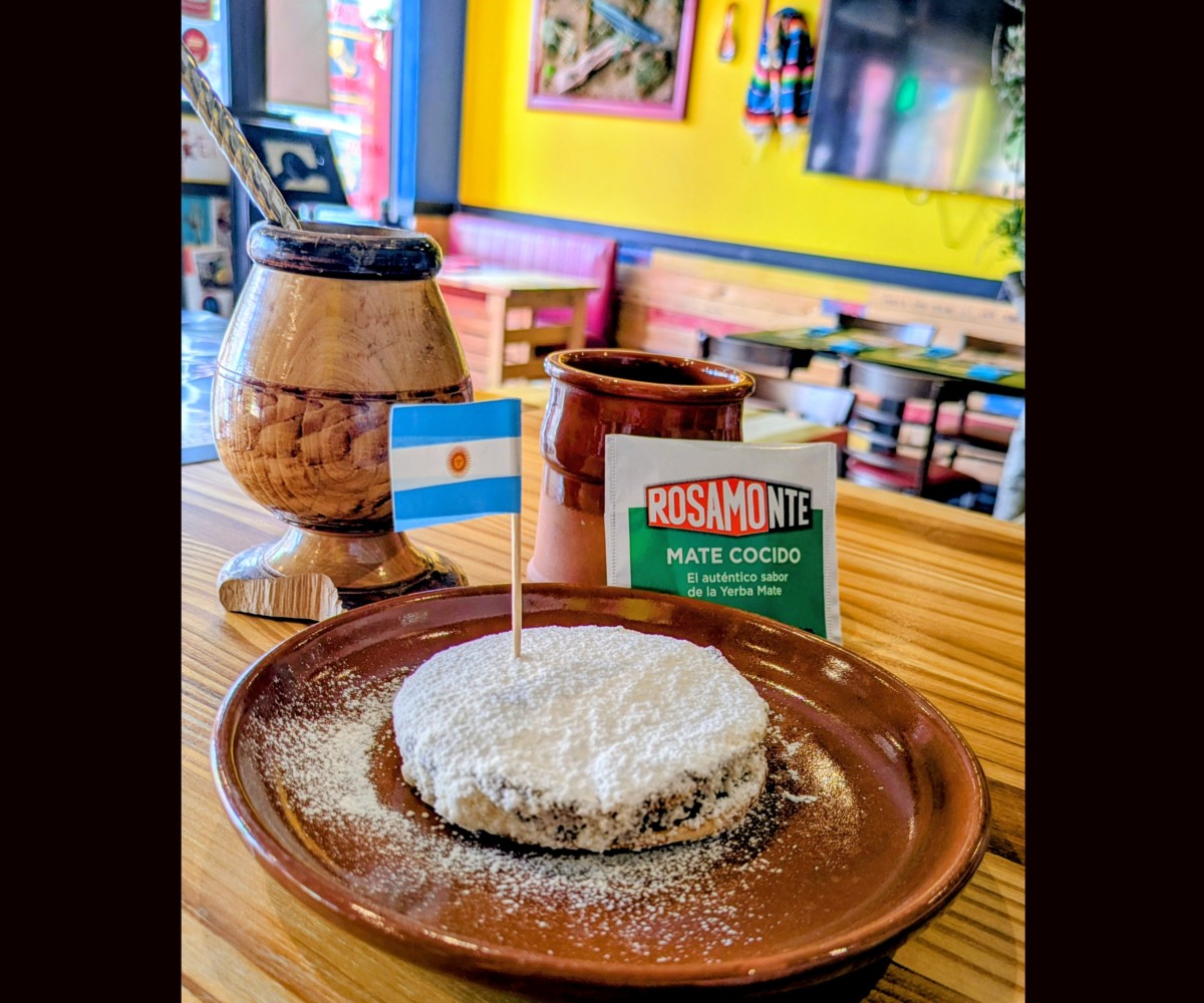 <h6 class='prettyPhoto-title'>Alfajor con mate o café </h6>
