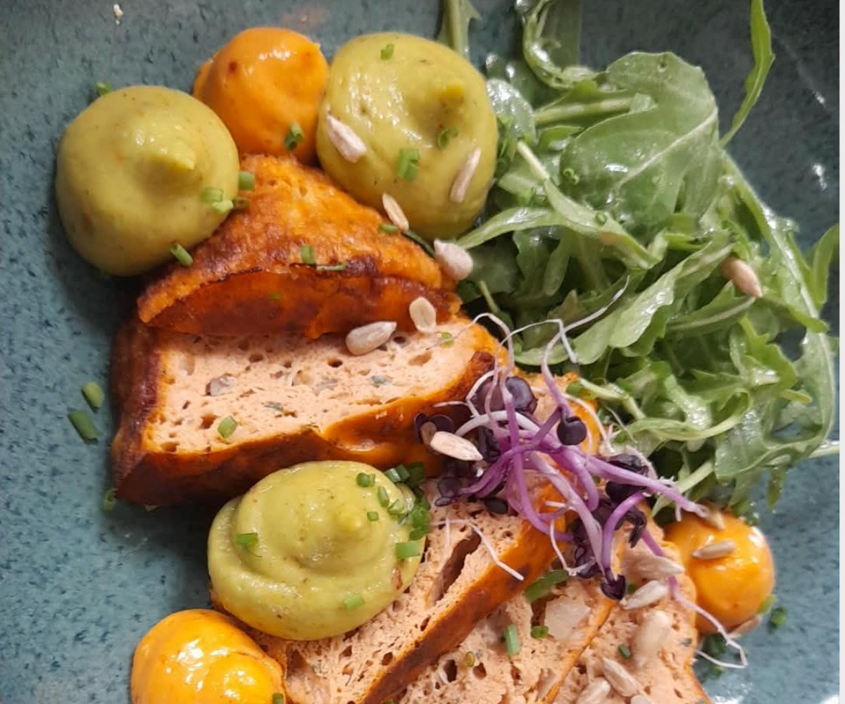 <h3 class='prettyPhoto-title'>Tuna cake</h3>