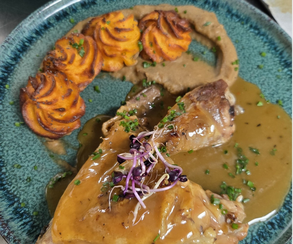 <h3 class='prettyPhoto-title'>Fricassée de pintade</h3>