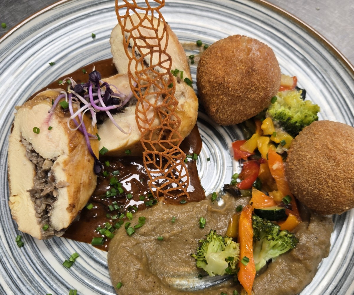 <h3 class='prettyPhoto-title'>Ballotine de pollo con salsa de colmenillas</h3>