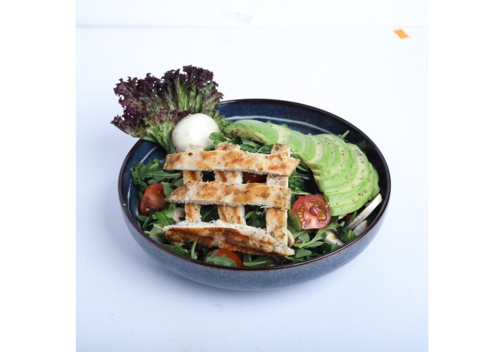 <h6 class='prettyPhoto-title'>Avocado rocca salad with chicken</h6>