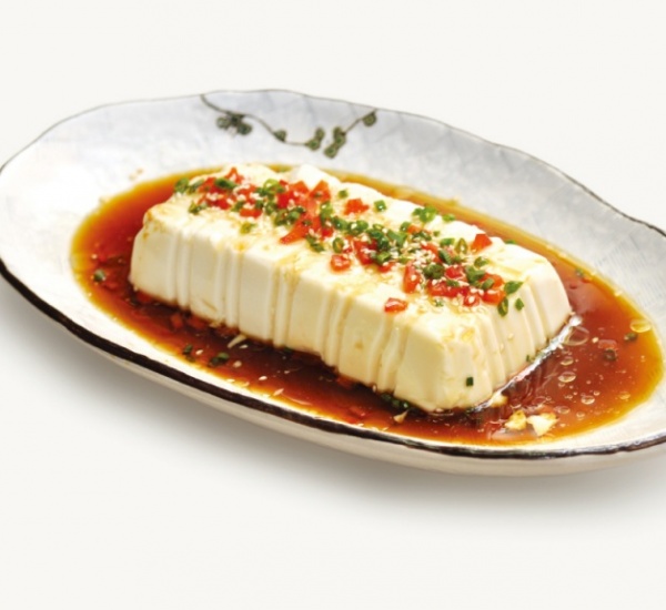 <h6 class='prettyPhoto-title'>7. Tofu à la sauce de l’ail</h6>