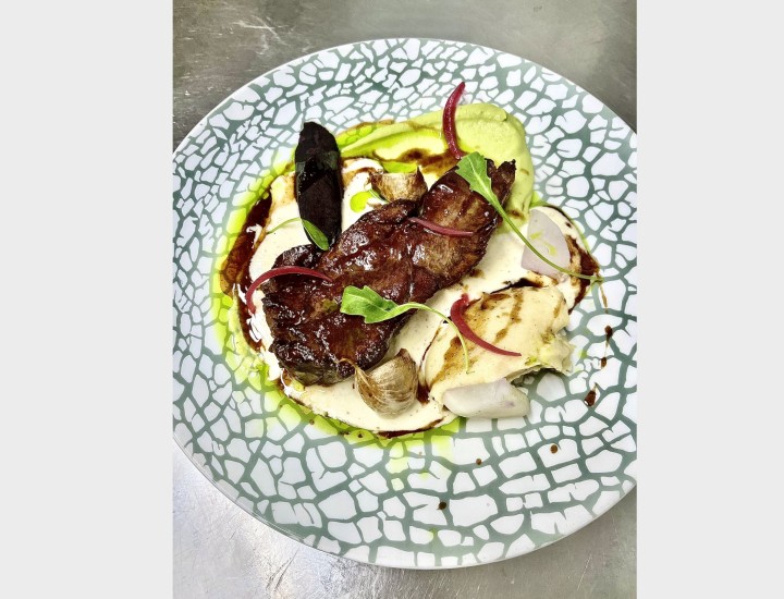<h3 class='prettyPhoto-title'>Epaule d'agneau confite et crème d' ail confite</h3>
