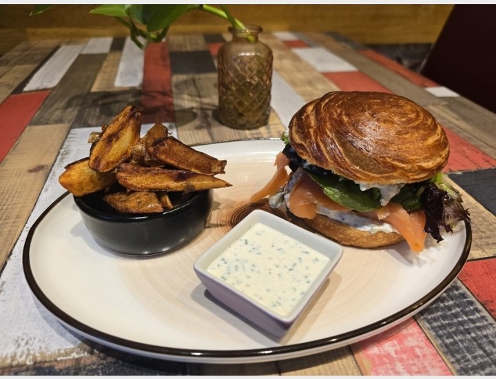 <h6 class='prettyPhoto-title'>BUNS SAUMON </h6>