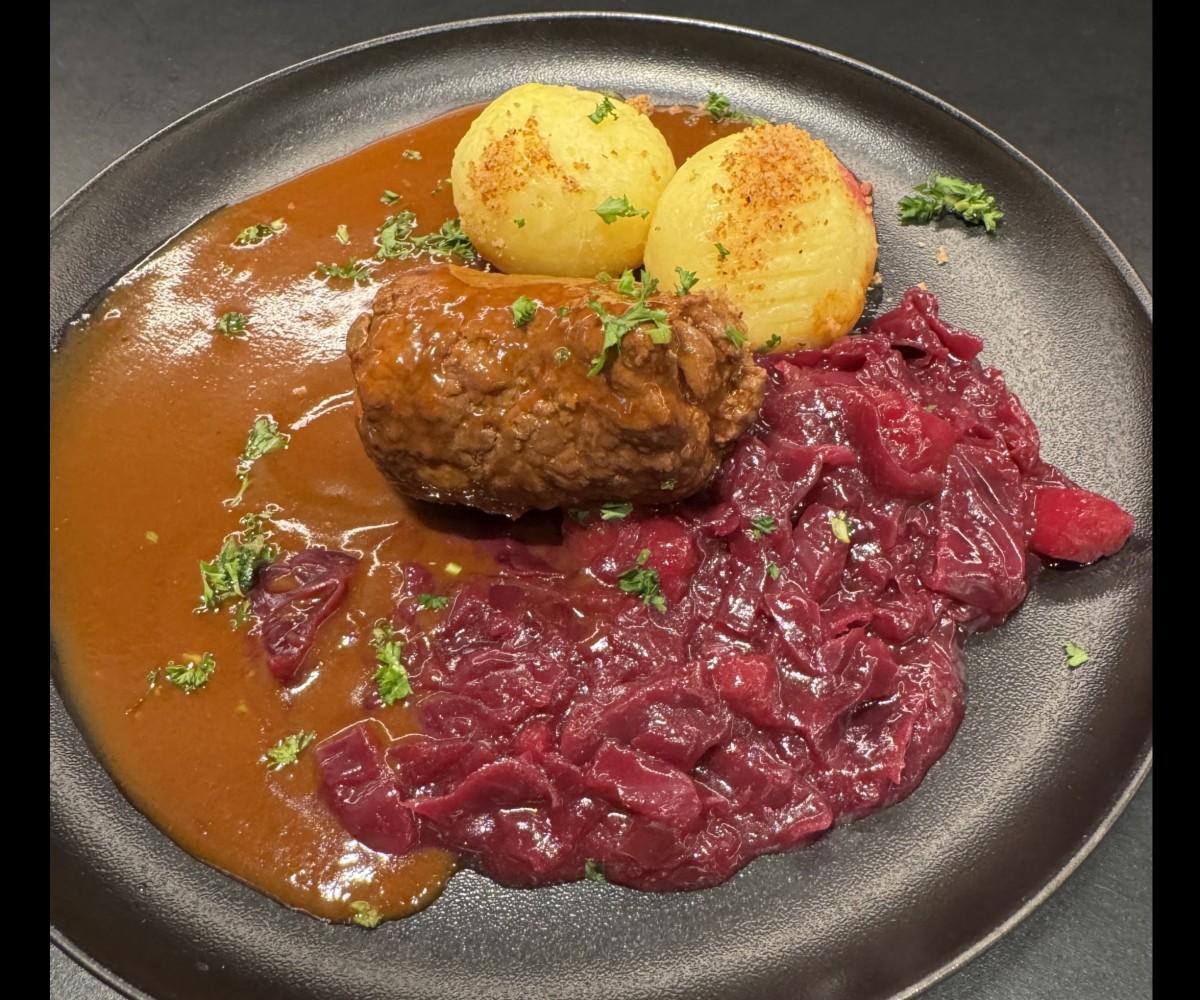 <h6 class='prettyPhoto-title'>Involtino di manzo con cavolo rosso e mele</h6>
